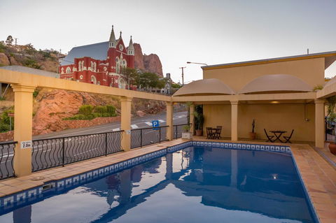 The Robert Towns - Accommodation Guide 11