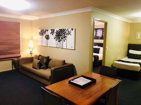 Ambassador On Ruthven - Accommodation Guide 39