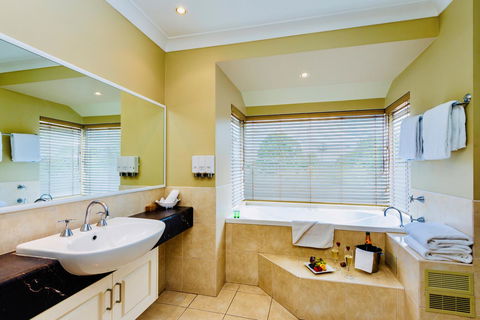 Ambassador On Ruthven - Accommodation Guide 21