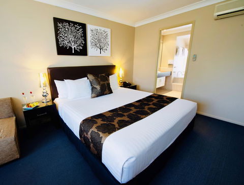 Ambassador On Ruthven - Accommodation Guide 2