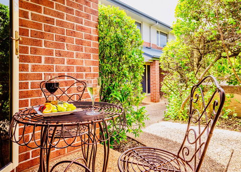 Ambassador On Ruthven - Accommodation Guide 4