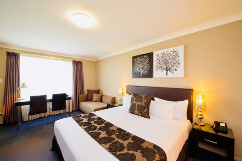 Ambassador On Ruthven - Accommodation Guide 0
