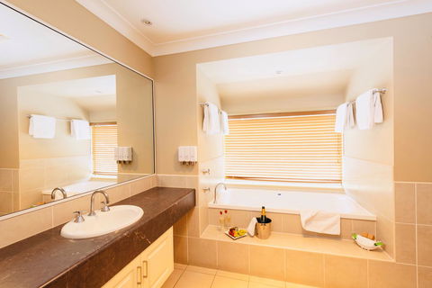 Ambassador On Ruthven - Accommodation Guide 8