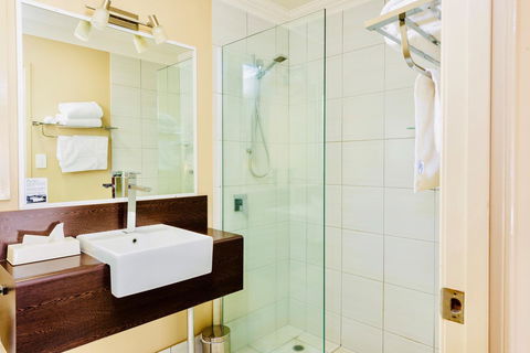 Ambassador On Ruthven - Accommodation Guide 23