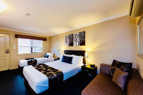 Ambassador On Ruthven - Accommodation Guide 44