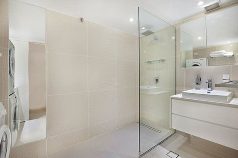 Surfers International Apartments - Accommodation China 12