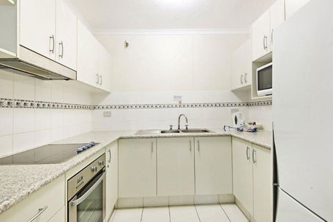 Surfers International Apartments - Accommodation China 35