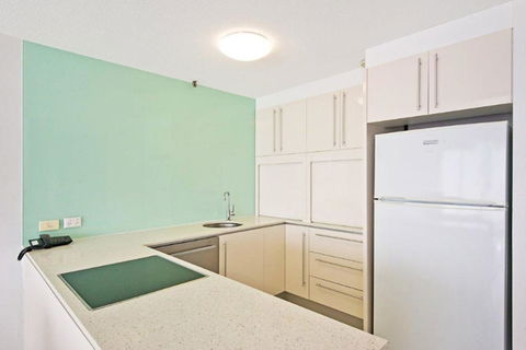 Surfers International Apartments - Accommodation China 22