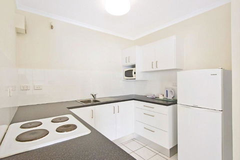 Surfers International Apartments - Accommodation China 32