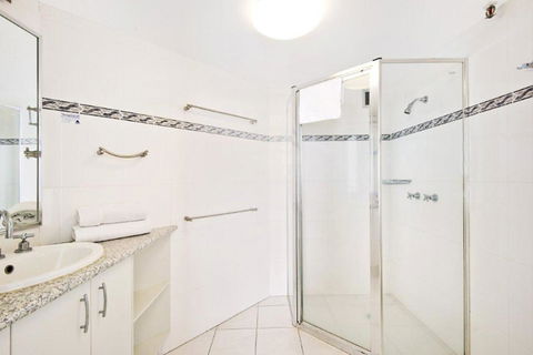 Surfers International Apartments - Accommodation China 18