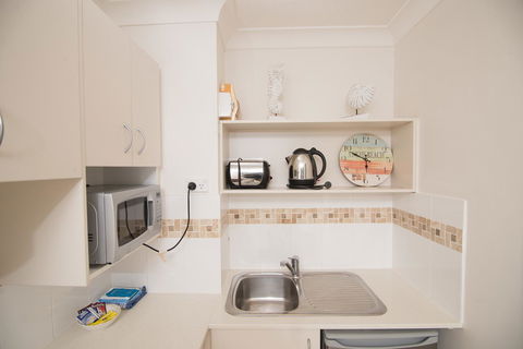 Bay Of Palms - Accommodation China 42