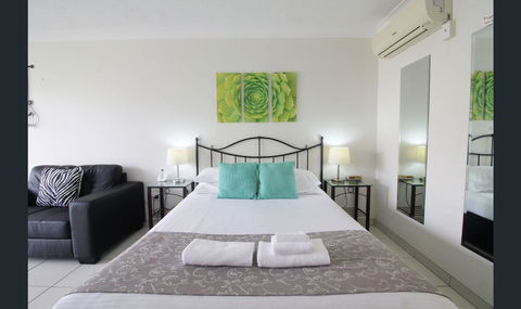 Bay Of Palms - Accommodation China 23