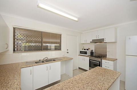 Townsville Holiday Apartments - Accommodation Asia 13