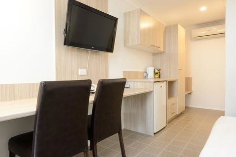 Smart Motels Bert Hinkler - Accommodation Guide 40