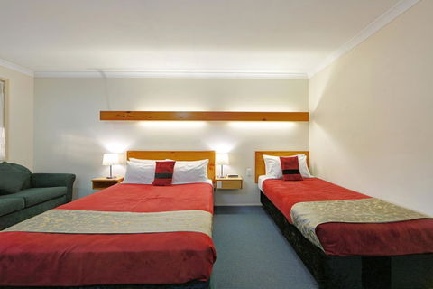 Smart Motels Bert Hinkler - Accommodation Guide 9