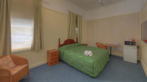 The Park Motel - Accommodation Guide 1