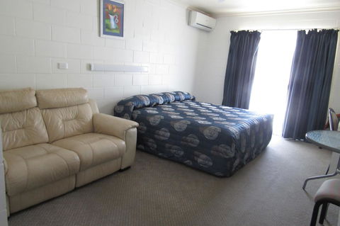The Park Motel - Accommodation Guide 3