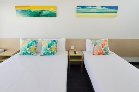 Palm Beach Hotel - Accommodation Guide 1
