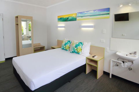Palm Beach Hotel - Accommodation Guide 2