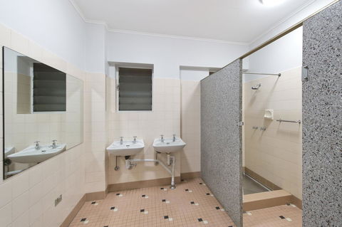 Palm Beach Hotel - Accommodation Guide 25