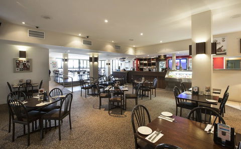 Palm Beach Hotel - Accommodation Guide 12