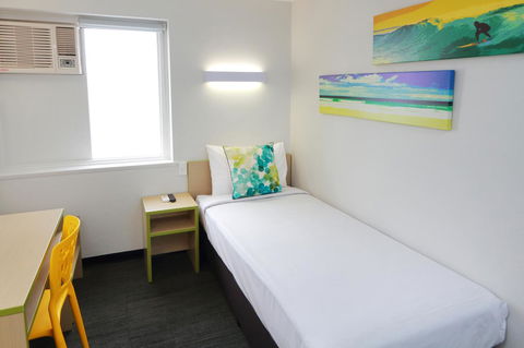 Palm Beach Hotel - Accommodation Guide 16