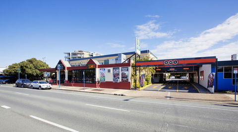 Palm Beach Hotel - Accommodation Guide 6