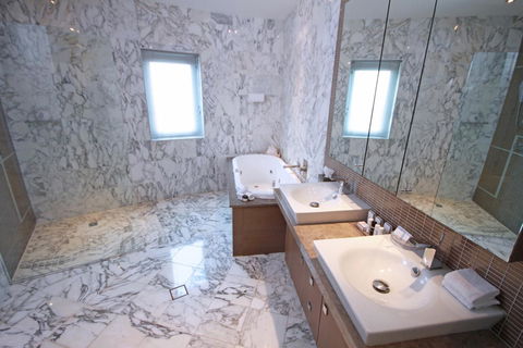 Oceans Mooloolaba - Accommodation China 34