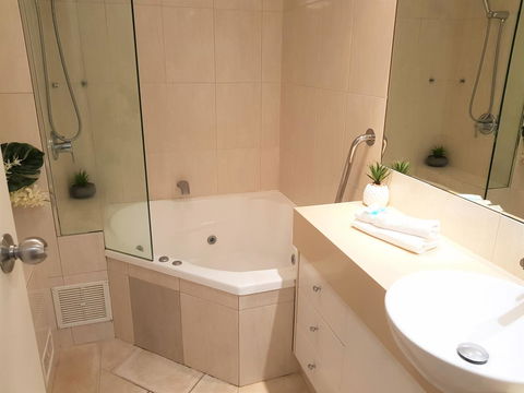 Gemini Court Holiday Apartments - Accommodation Asia 41