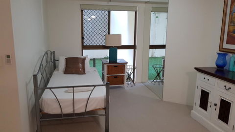 Gemini Court Holiday Apartments - Accommodation Asia 14