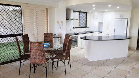 Gemini Court Holiday Apartments - Accommodation Asia 17