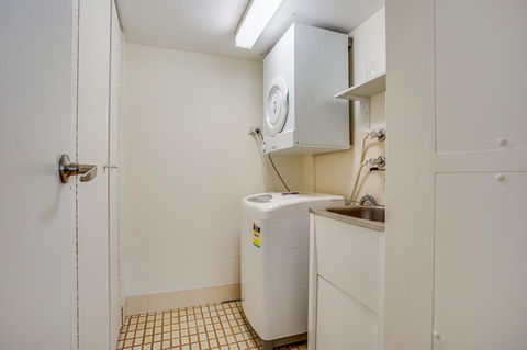 Gemini Court Holiday Apartments - Accommodation Asia 6