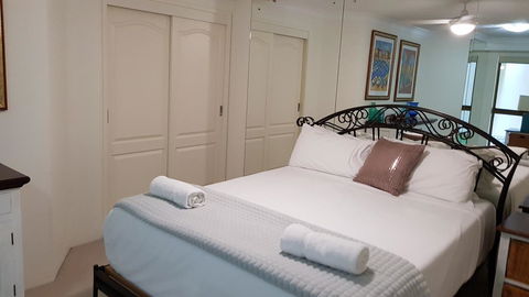 Gemini Court Holiday Apartments - Accommodation Asia 15
