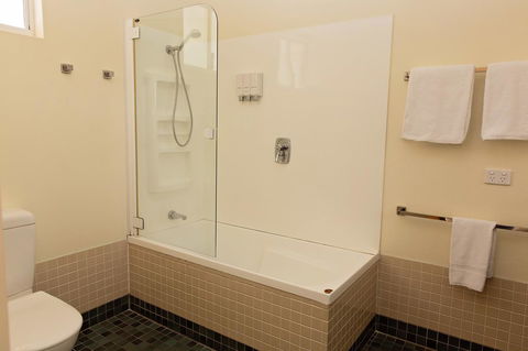White Lace Motor Inn - Accommodation Guide 12