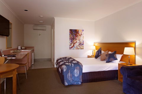 White Lace Motor Inn - Accommodation Guide 24