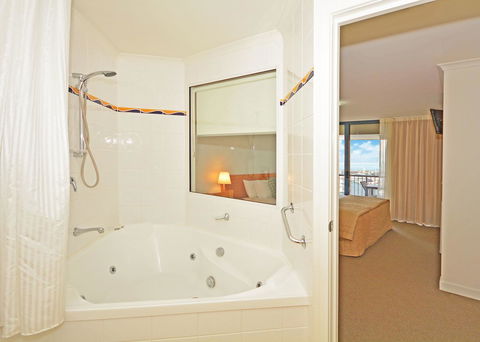 Mantra Hervey Bay - Accommodation Guide 24