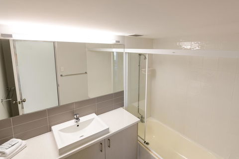 Burgess @ Kings Beach Apartments - Accommodation Asia 36