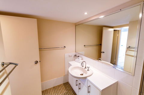 Burgess @ Kings Beach Apartments - Accommodation Asia 2