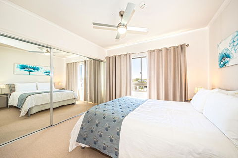 On The Bay Apartments - Accommodation Asia 2