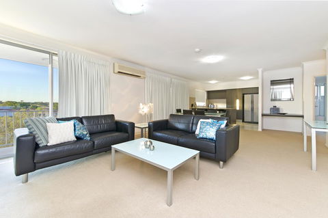 On The Bay Apartments - Accommodation Asia 15