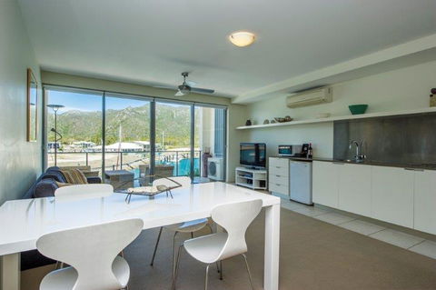 Absolute Waterfront Magnetic Island - Accommodation China 17