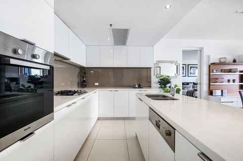 Ultra Broadbeach - Accommodation Asia 19