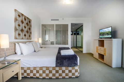 Ultra Broadbeach - Accommodation Asia 37