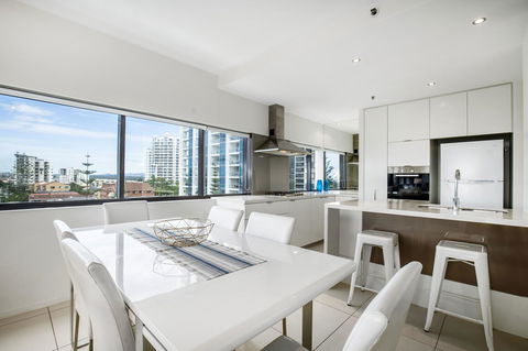 Ultra Broadbeach - Accommodation Asia 9
