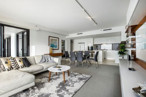 Ultra Broadbeach - Accommodation Asia 12