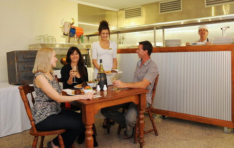 Cairns Queenslander Hotel & Apartments - Accommodation Asia 11