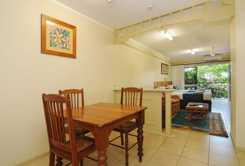 Cairns Queenslander Hotel & Apartments - Accommodation Asia 21