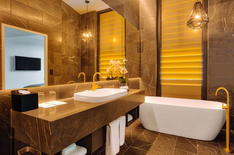 Eatons Hill Hotel - Accommodation Asia 14