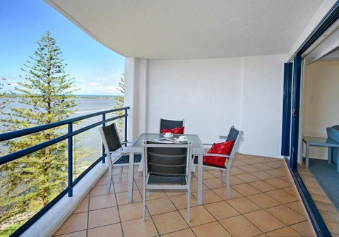 Just Perfect Apartment With Ocean Views - Accommodation Asia 1