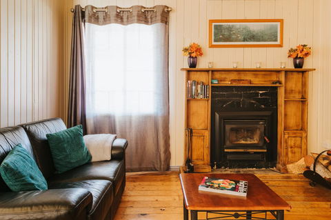 Apple Blossom Cottages - Accommodation Guide 4